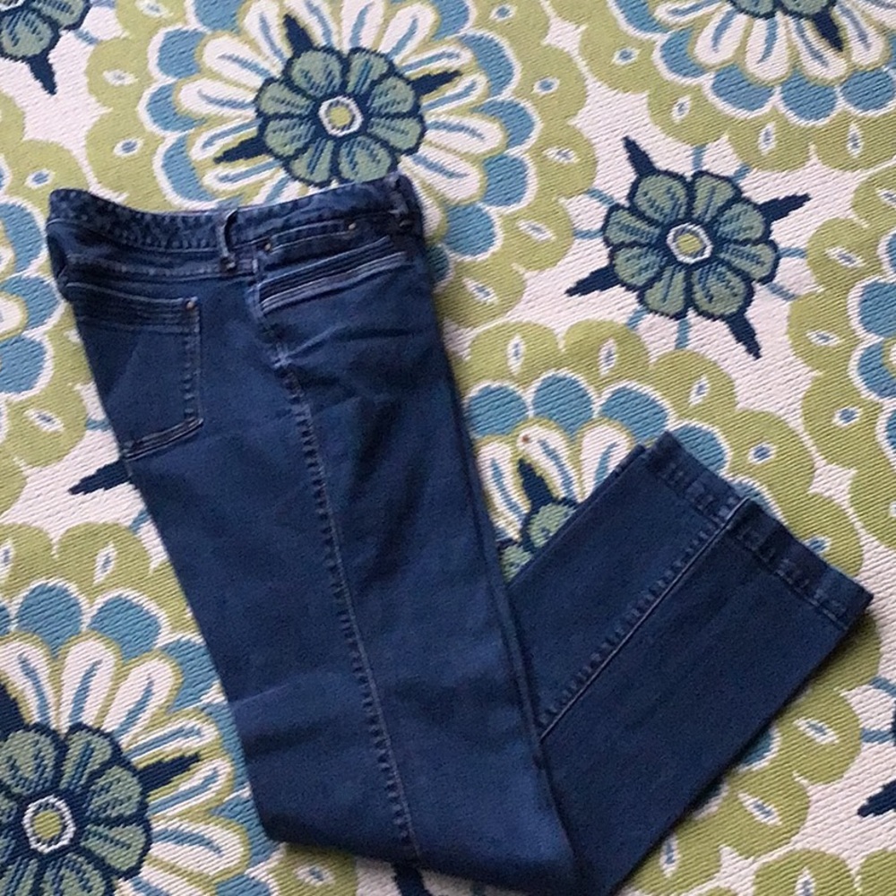 Eddie Bauer curvy trouser style medium wash denim blue jeans. Ladies size 4
